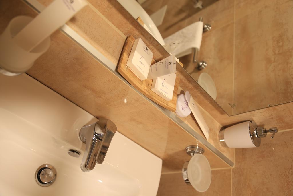 Groane Hotel Residence Чезано-Мадерно Номер фото